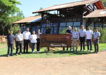 O secretário de Relações Internacionais, Paco Britto, acompanhou embaixadores e representantes de seis países que participam do projeto Viver Brasília no Jardim Botânico de Brasília