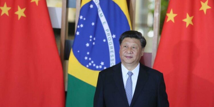 Bolsonaro se encontra com presidente chinês em Brasília.
O presidente Jair Bolsonaro recebe, o presidente da República Popular da China, Xi Jinping, no Palácio do Itamaraty, em Brasília