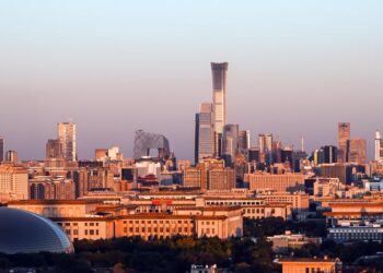 (241019) -- BEIJING, Oct. 19, 2024 (Xinhua) -- This photo shows the skyline at sunset in Beijing, capital of China, Oct. 19, 2024. (Xinhua/Wang Jianhua)