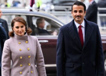 Tamim bin Hamad ao lado de Jawaher bint Hamad, uma de suas esposas - Foto: Getty Images
