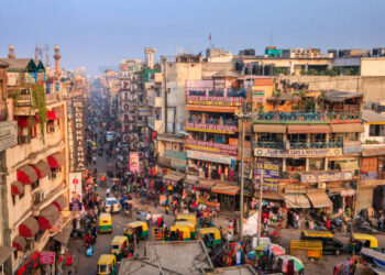 Main Bazar late afternoon, Paharganj known for its concentration of hotels, lodges, restaurants, dhabas and a wide variety of shops catering to both domestic travellers and foreign tourists, especially backpackers and low-budget travellers.